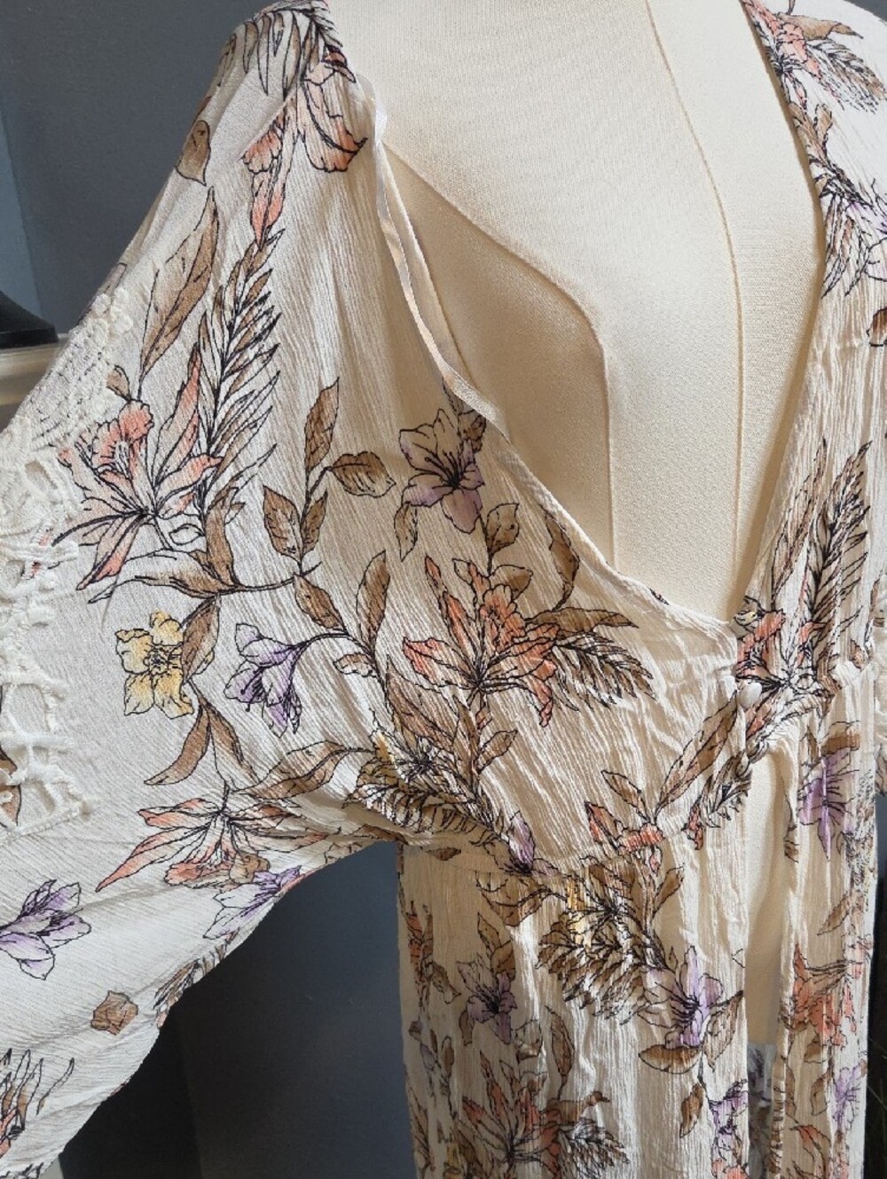 Floral Lace-Trim Long Kimono - Size Medium - Picture 5 of 8